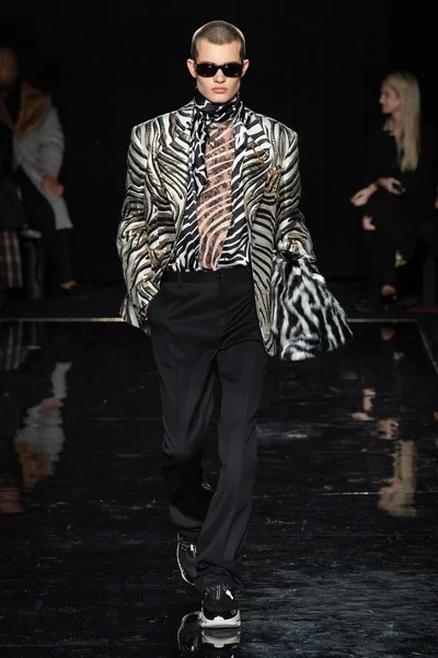 Look 14